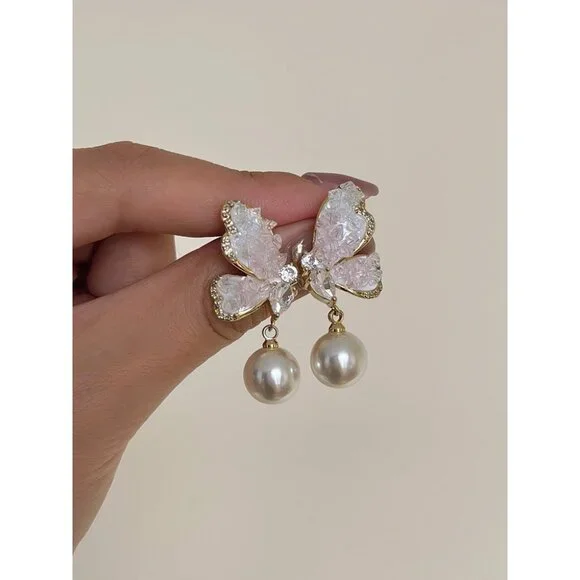 Butterfly pearl earrings for non-pierced ears, clip earrings - Picture 3 of 7